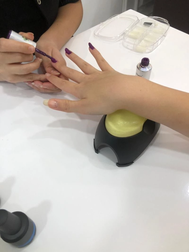 Uzmanından kadınlara protez tırnak önerisi
