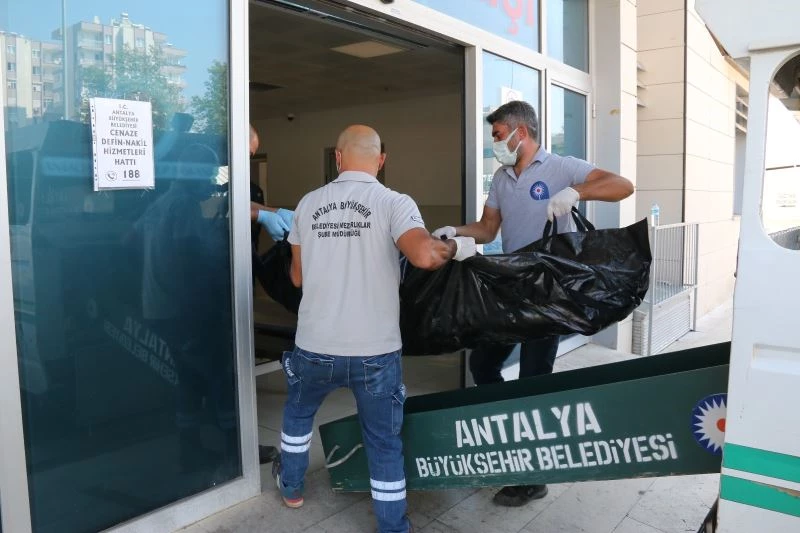 Fotoğraf çekme bahanesiyle çıktığı 109 metrelik kuleden ölüme atladı
