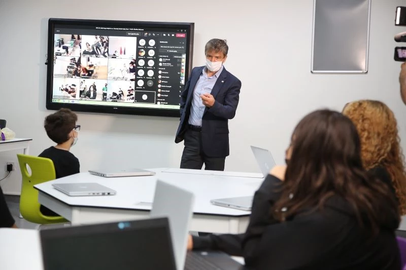 Fen ve Teknoloji Lisesi açılış dersini, Prof. Dr. İbrahim Akduman verdi

