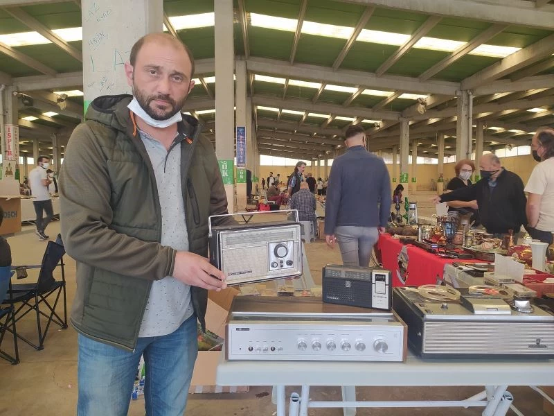 Antika pazarının gözdeleri radyolar oldu
