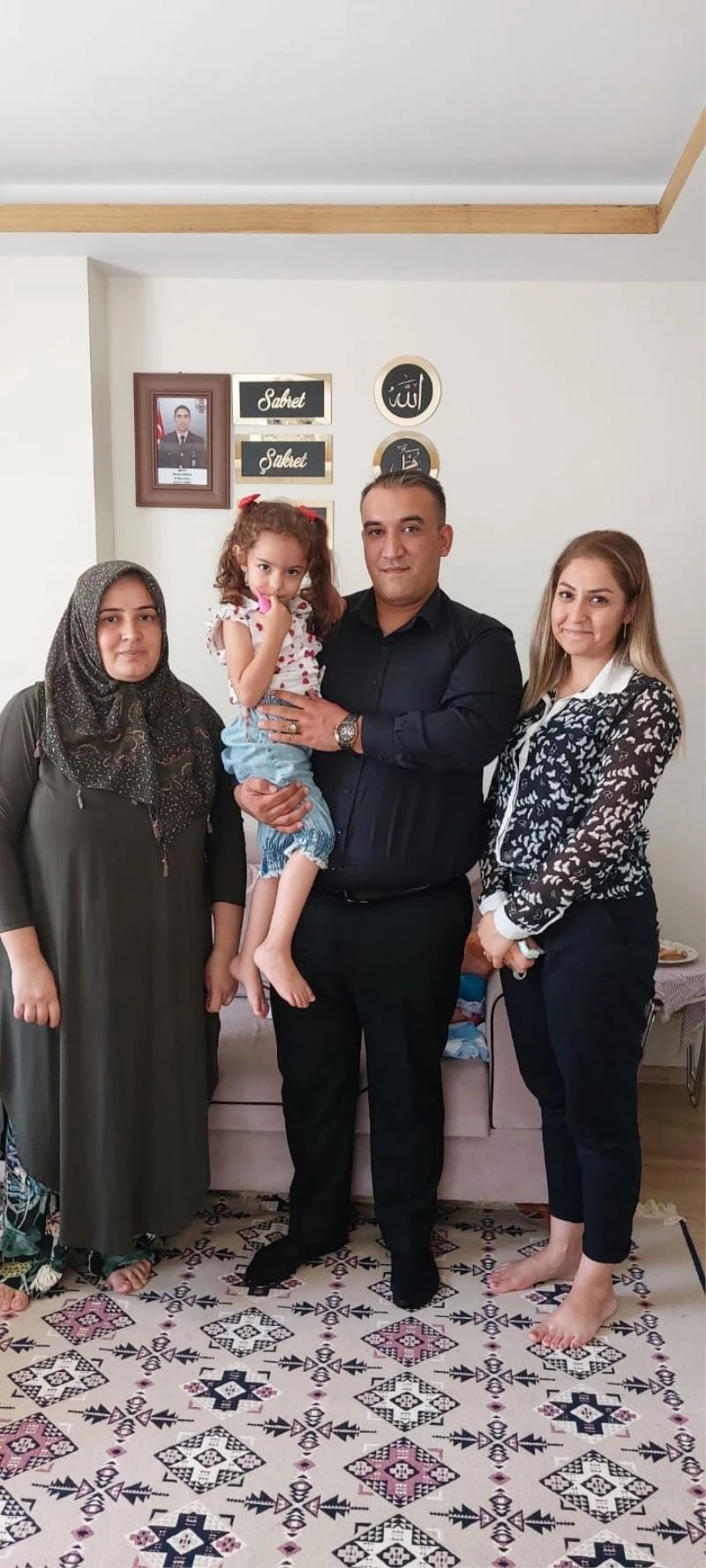 Prematüre dünyaya gelen şehit kızını yalnız bırakmadılar
