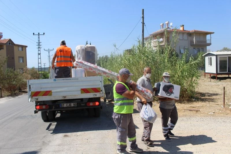 Büyükşehir, sosyologlar eşliğinde yangınzedelere ev eşyası yardımı yapıyor
