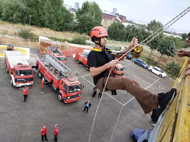 İtfaiyeciler komando eğitiminden geçti
