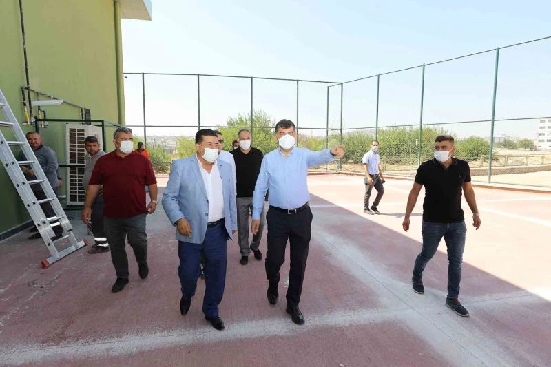 Başkan Fadıloğlu M.Hayi Özkeçeci Spor Kompleksini inceledi
