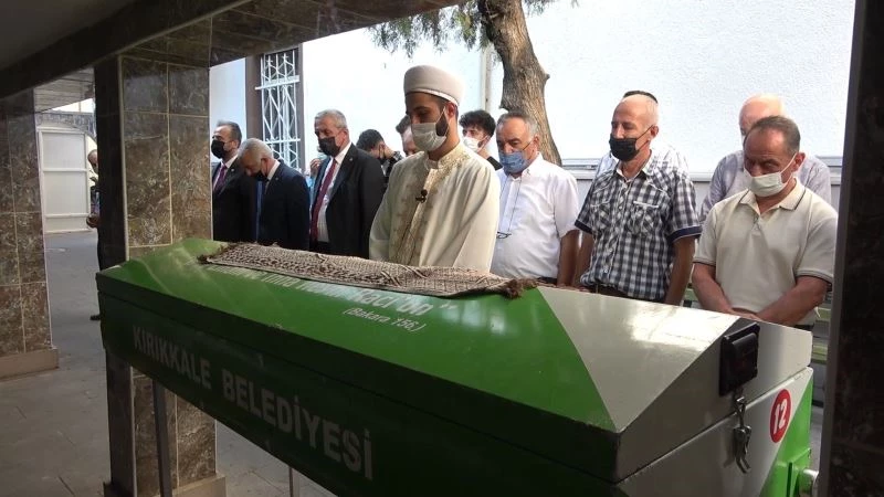 Aşı yaptırmayan öğretmen virüse yenik düştü
