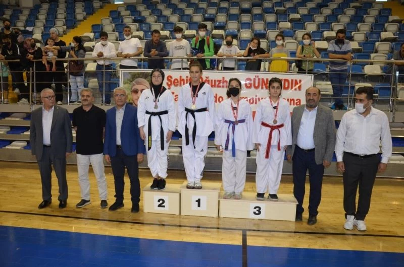 Tekvando Şampiyonası çekişmeli geçti
