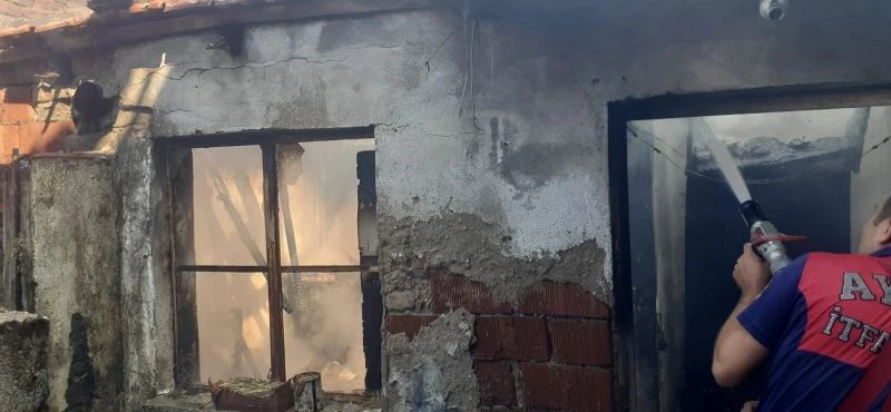 Metruk evde çıkan yangın panikletti
