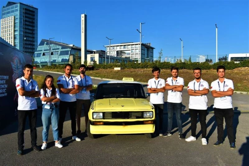 Hurdalıktan aldıkları aracı bu hale getirdiler
