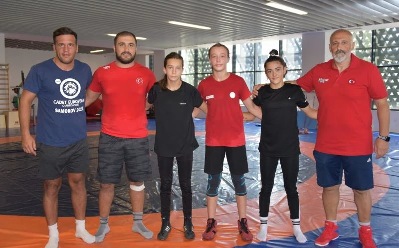 Güreşin Yıldız Milli Kızları Aliağa’da
