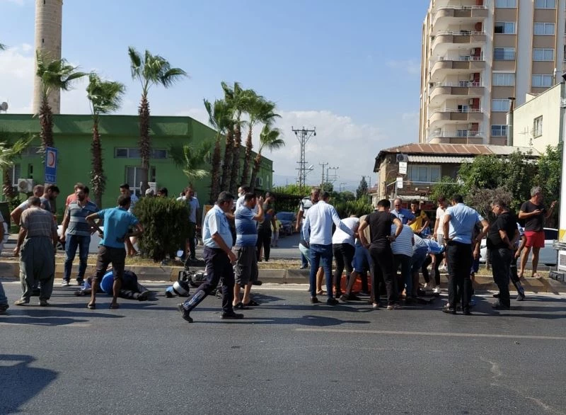 Mersinde iki motosiklet çarpıştı:3 yaralı
