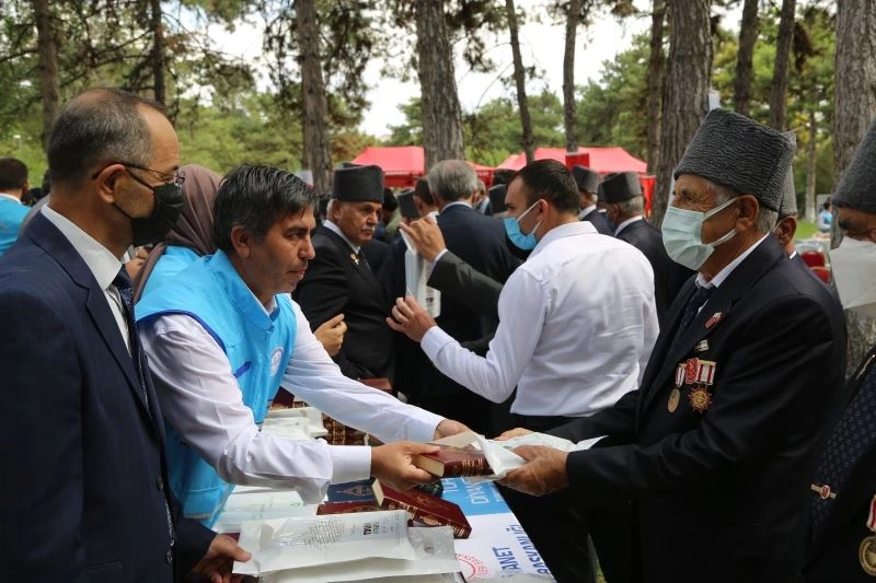 Türkiye Diyanet Vakfından gazilere Kur’an-ı Kerim hediyesi
