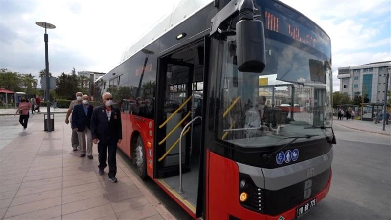 Gaziler ulaşım kartlarını okuttuklarında “Vatan size minnettar” anonsu ile duygulanıyor
