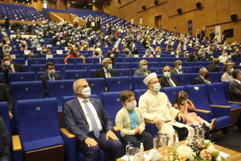 Diyanet İşleri Başkanı Erbaş, Diyarbakır’da 2021-2022 eğitim öğretim yılı Kur’an kurslarının açılış programına katıldı
