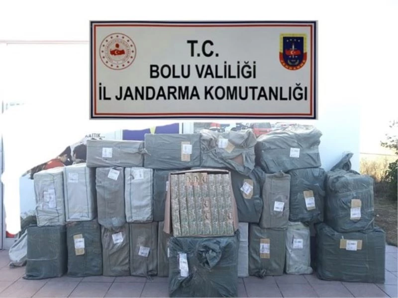 Kargo aracında binlerce kaçak sigara ve sigara kağıdı yakalandı
