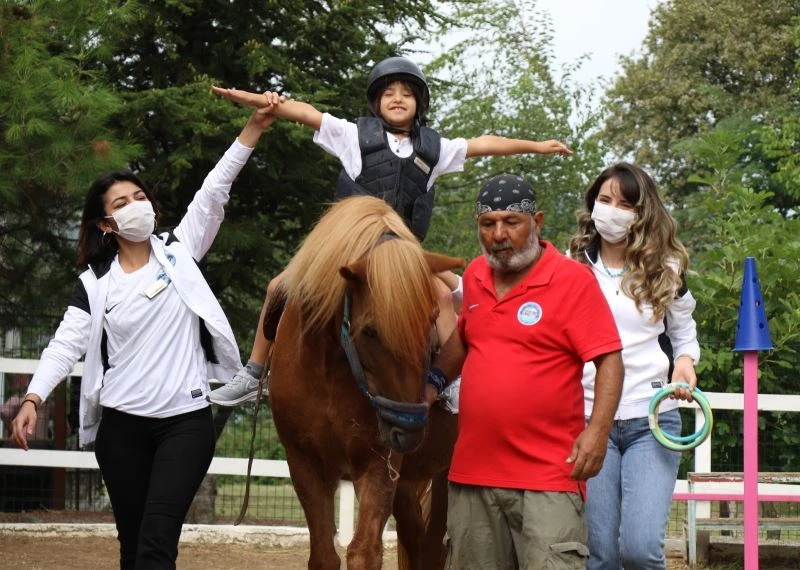 Otizmle 4 duvar arasında baş etmek mümkün değil
