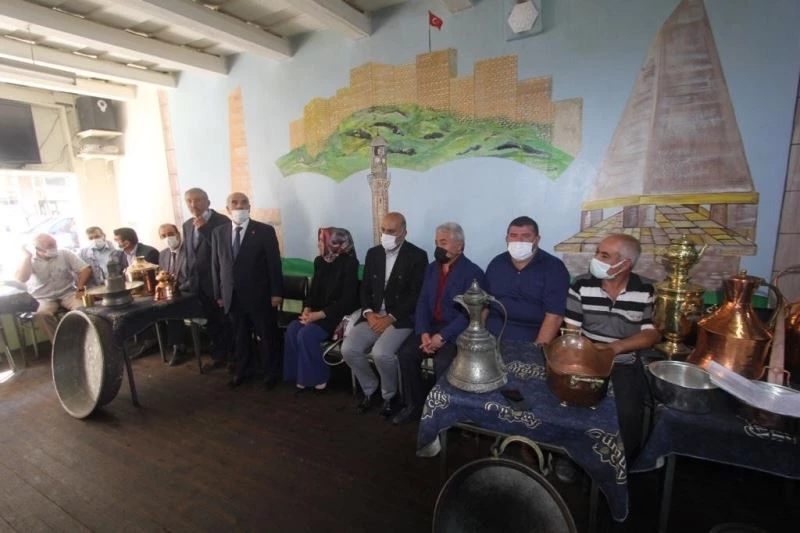 Bayburt’ta yılın ahisi Hanefi Sarıkaya seçildi
