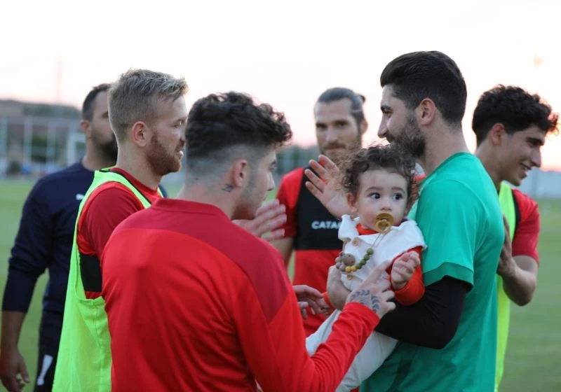 Sivasspor’un kalecisi Muammer’e sürpriz doğum günü kutlaması
