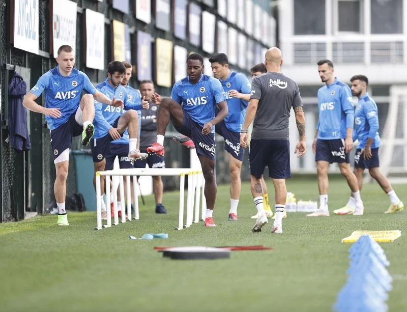 Fenerbahçe, Eintracht Frankfurt maçı hazırlıklarının İstanbul etabını tamamladı
