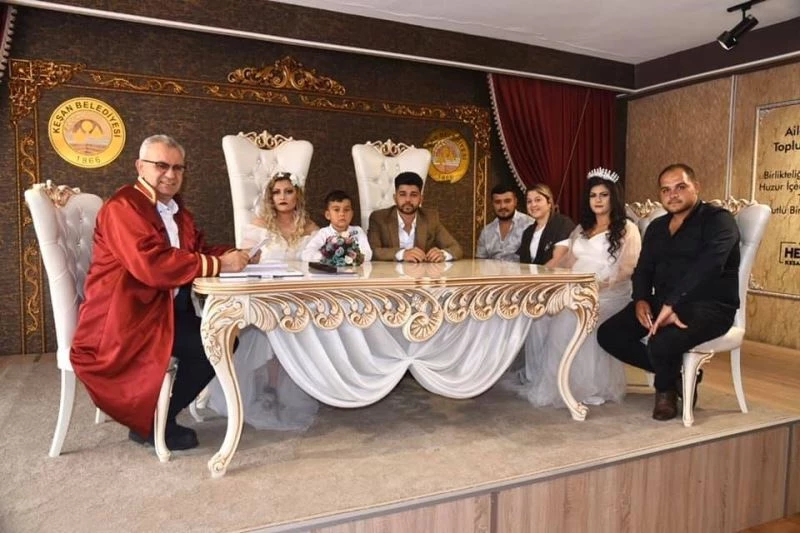 5 dakika arayla evlenen kuzenler birbirlerine nikah şahidi oldu
