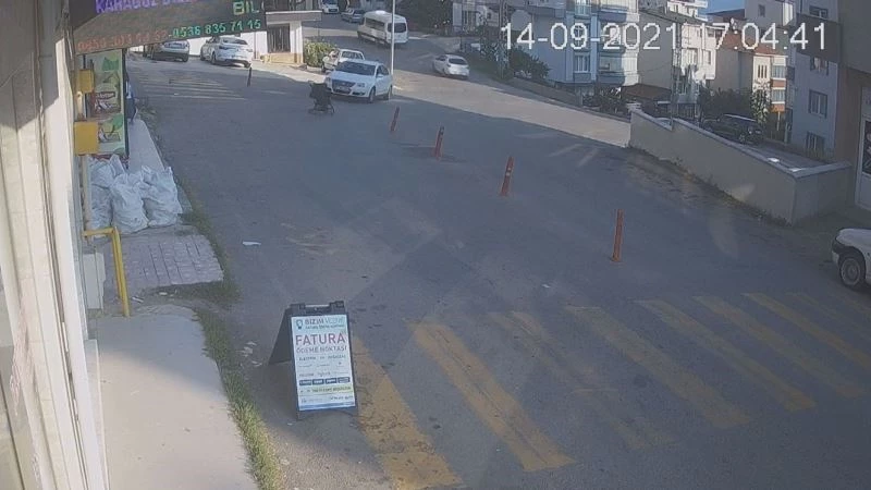 Sinop’ta dehşet anları: Yokuş aşağı kayan bebek arabası apartman bahçesine düştü
