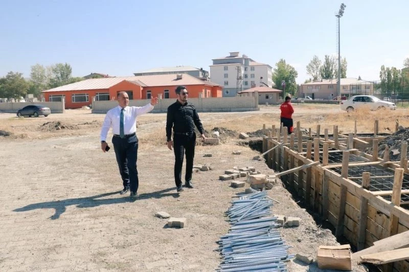 İl Müdürü Çalgan, Tutak ve Patnos’ta ki spor yatırımlarını inceledi
