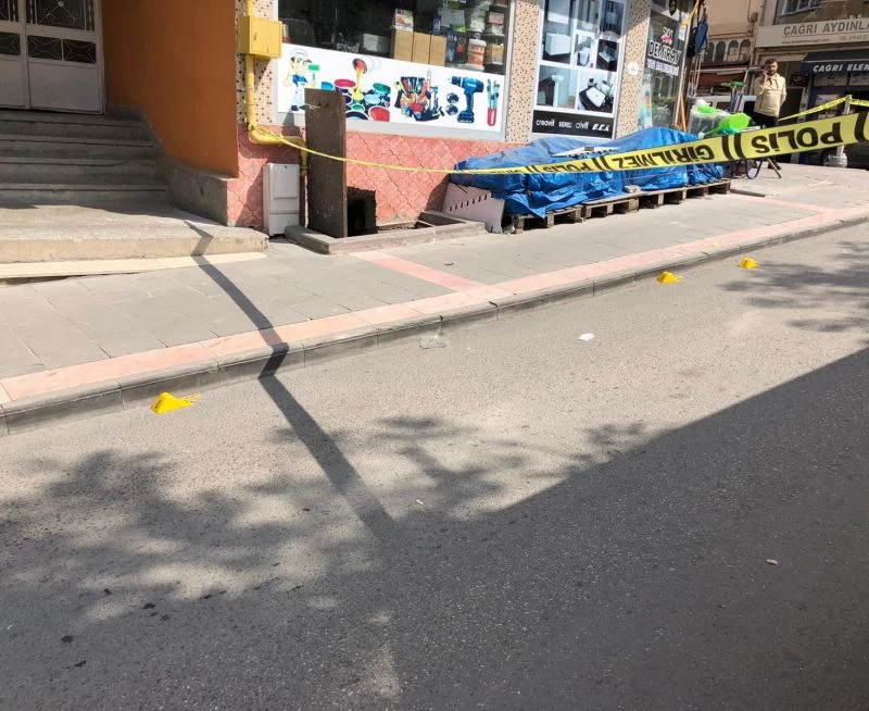 Şehrin en işlek sokağında silahla çatıştılar
