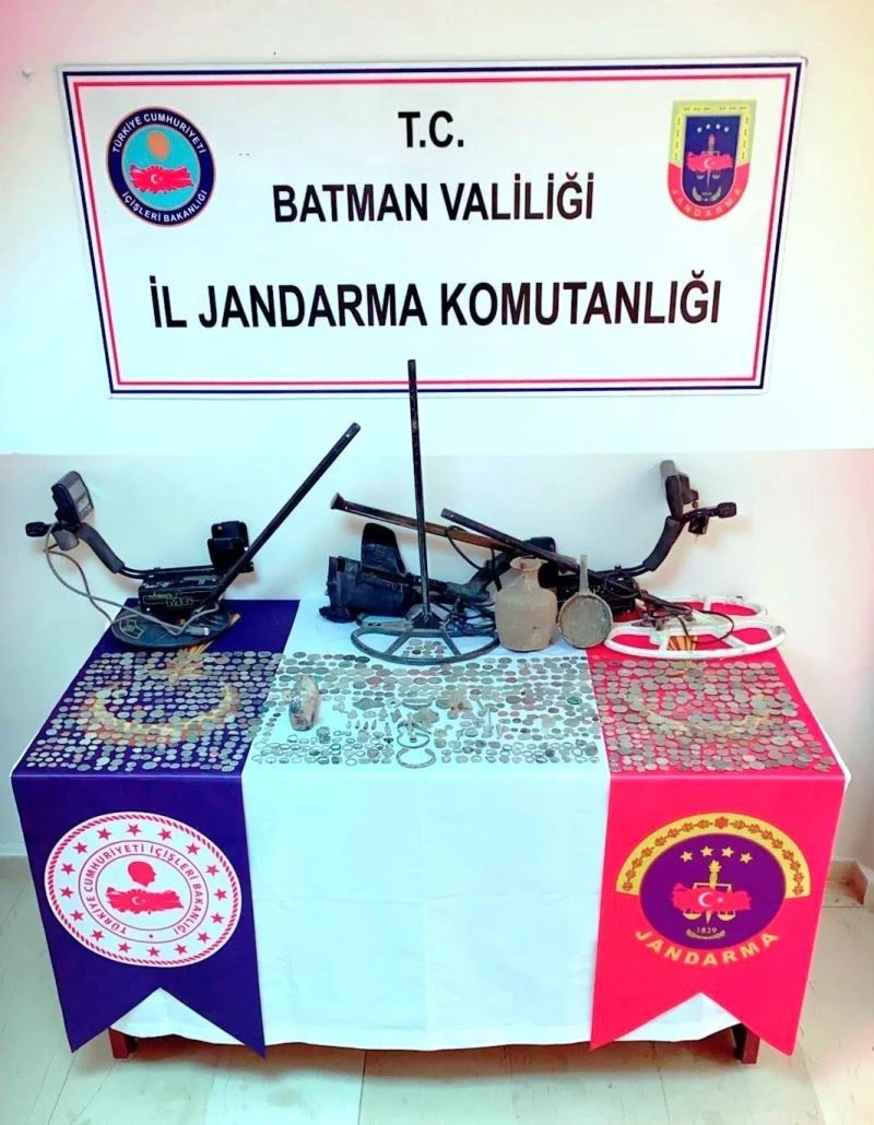 Batman’da tarihi eser kaçakçılığı operasyonu: Bin 468 adet obje ele geçirildi
