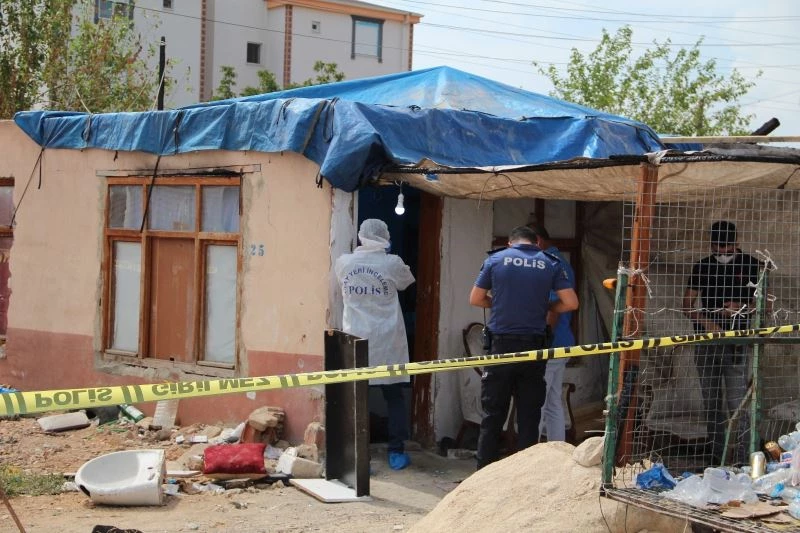 Hurdacı evinde 5 bıçak darbesiyle öldürüldü
