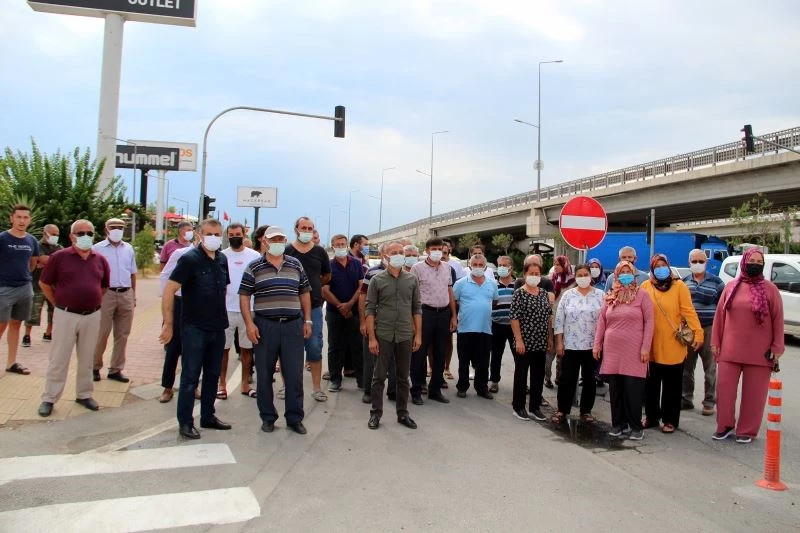 Mahallelinin tek yöne düşürülen yol eylemi
