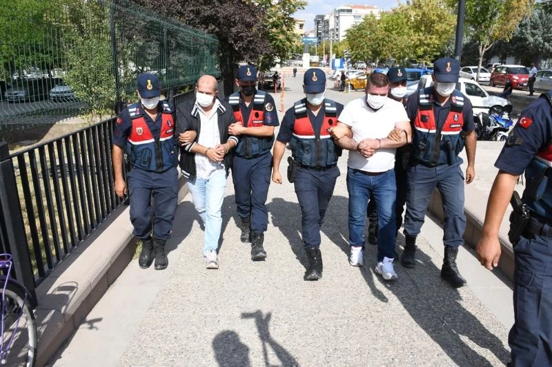 Markette uyuşturucu ve sahte alkol satan kardeşlere suçüstü
