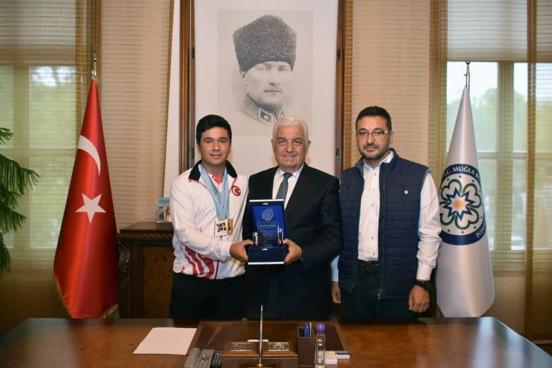 Büyükşehir okçusu Türkiye rekoru kırdı
