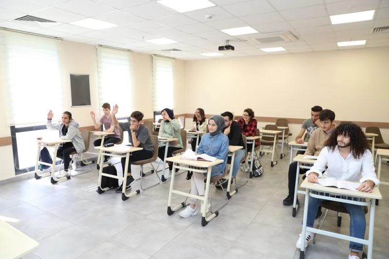 Sultangazi’de gelenek bozulmadı, YKS şampiyonları yine SEDA’dan çıktı
