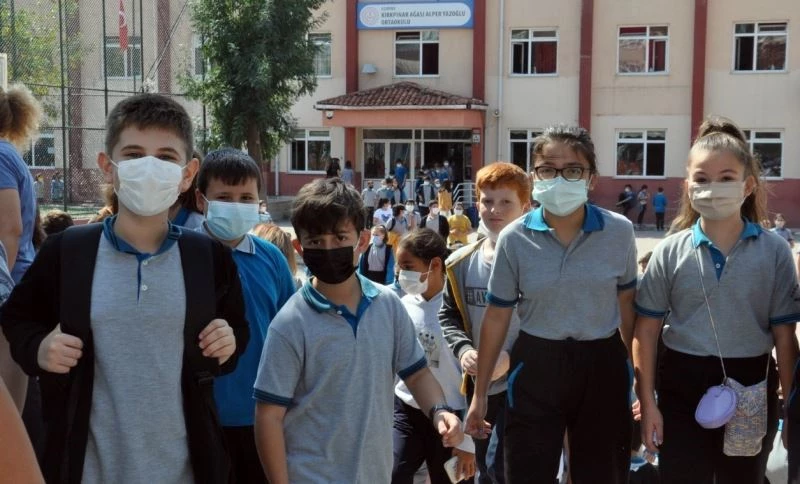 Bir sınıfta 4 pozitif vaka çıktı, sınıf karantinaya alındı
