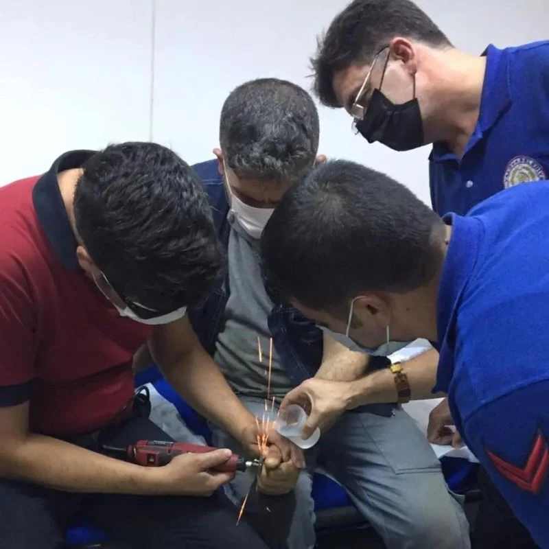Yalova’da bir kişinin parmağına batan çivi itfaiye operasyonuyla çıkarıldı
