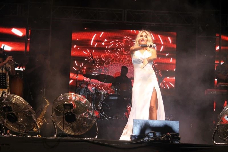 Balıkesir İrem Derici ile coştu
