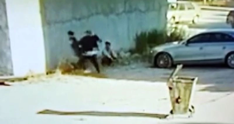 Kız kardeşinin videosunda gördüğü çocuğu öldüresiye dövdü
