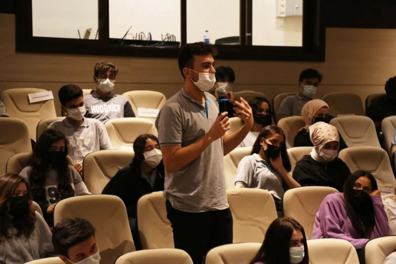 Liseliler sordu, Başkan Deniz Köken cevapladı
