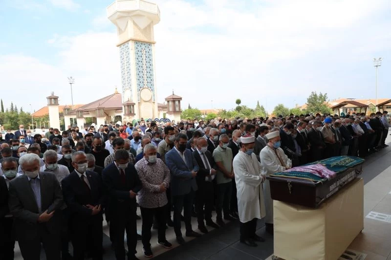 Başkan Zolan’ın kayınvalidesi son yolculuğuna uğurlandı
