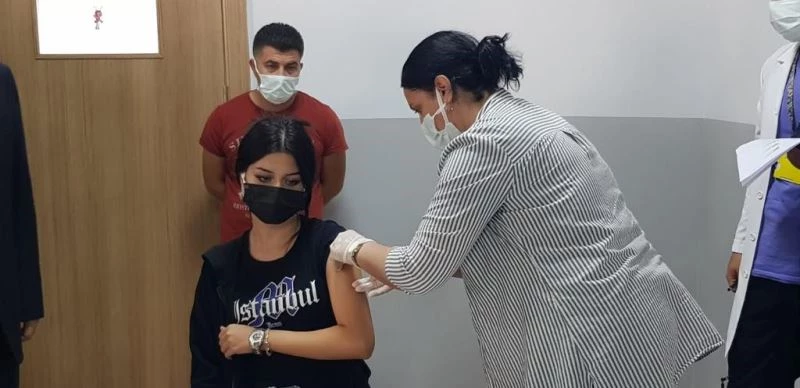 Odtülüler Okulları Diyarbakır Kampüsünde aşılamada örnek davranış
