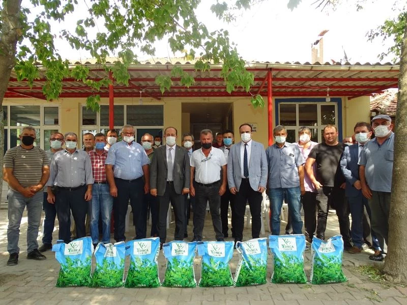 Hayvan üreticilerine yonca tohumu dağıtıldı
