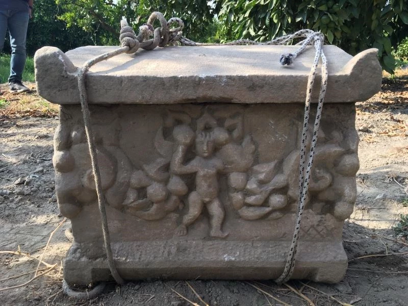 Roma dönemine ait lahdi satmaya çalışan şüphelilerden 2’si tutuklandı
