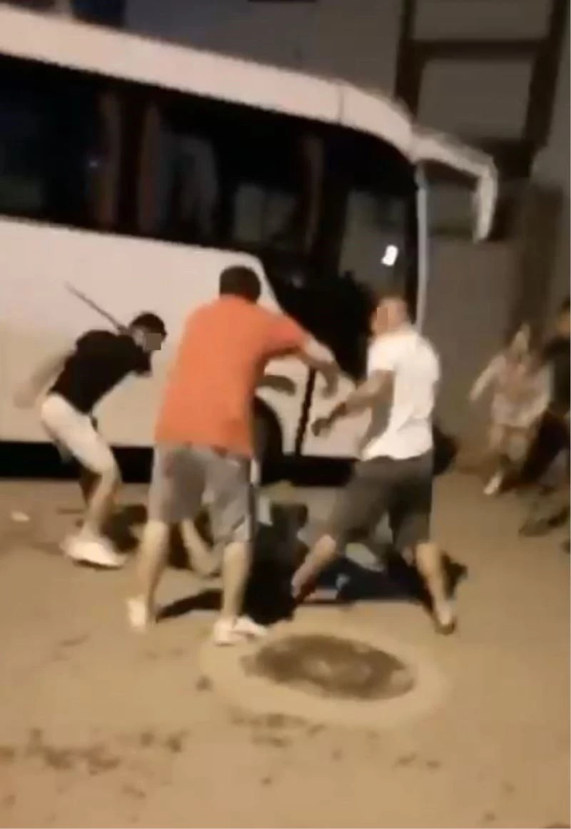 Genç kadın ve ailesine palalı saldırı cep telefonu kamerasında
