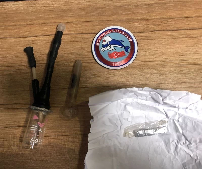 Çalıntı otomobille AVM’ye gezmeye giden şahısları polis yakaladı
