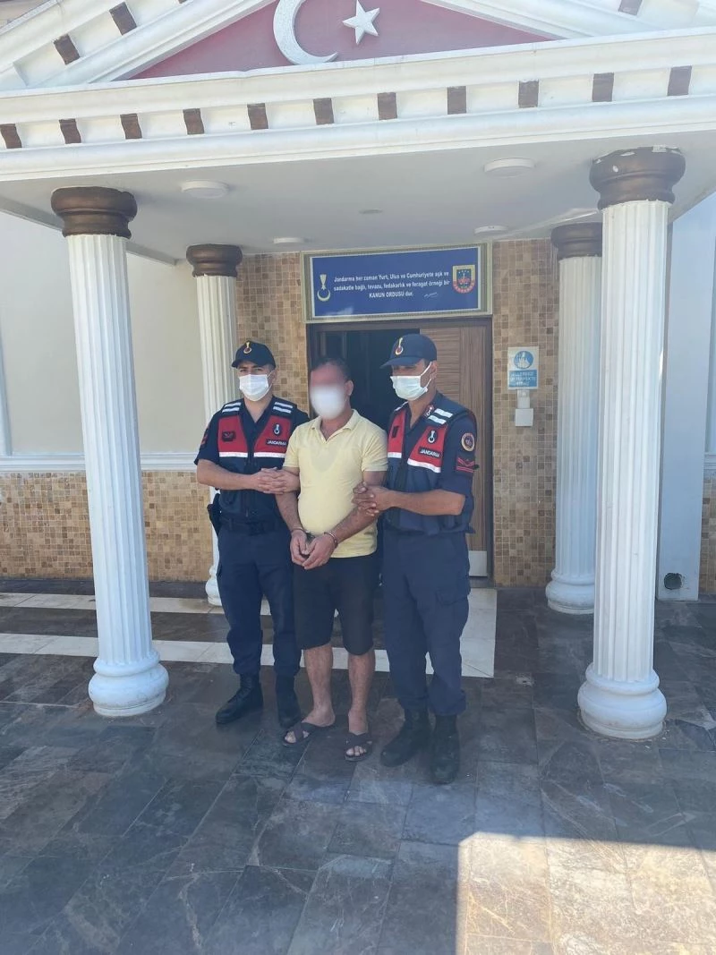 14 yıl hapis cezasıyla ‘Çocukları Fuhuşa Teşvik’ gibi birçok suçtan aranan şahıs yakalandı
