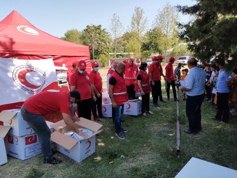 Türk Kızılayından Azerbaycan’da Karabağ savaşından etkilenen bölgelerdeki öğrencilere yardım
