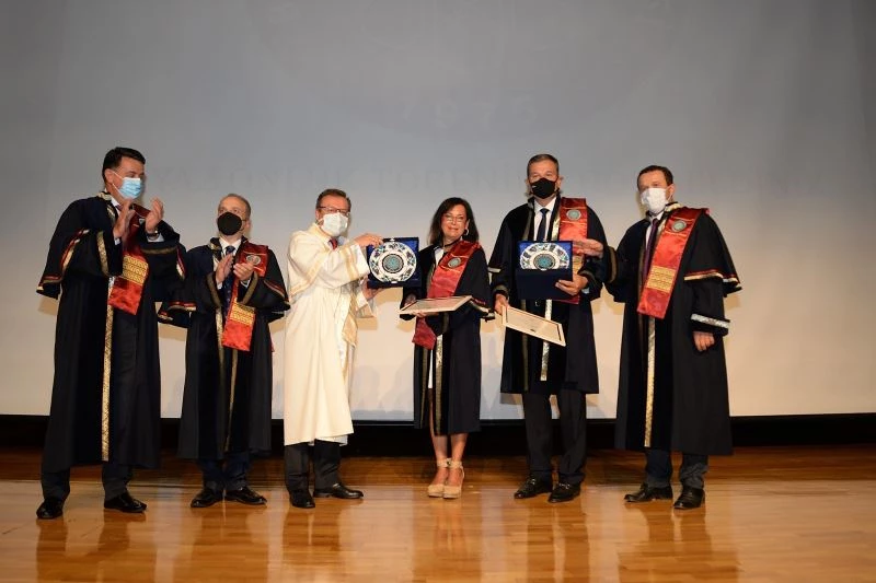 Dünyaca ünlü akademisyen çifte fahri profesörlük
