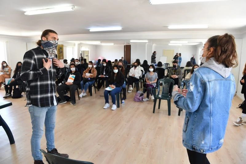 Yetişkinler için temel oyunculuk eğitimi başvuruları başlıyor
