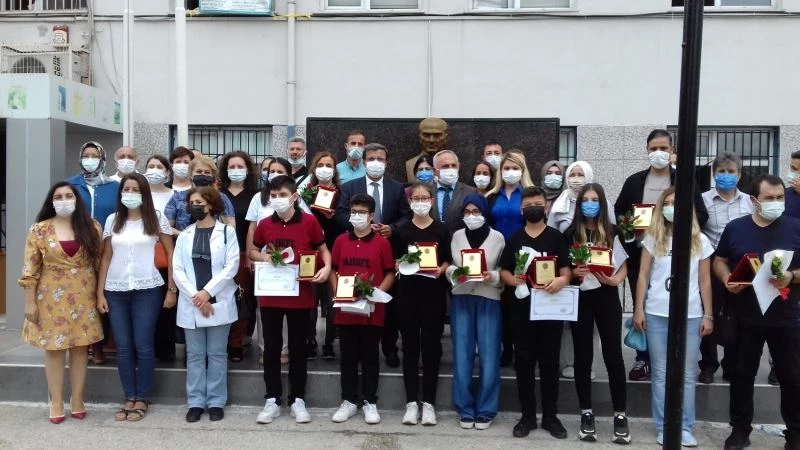 Yahya Kemal Beyatlı’nın gururu oldular
