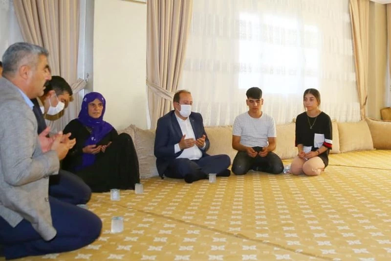 Vali Pehlivan, şehit Page ve Elçi’nin aileleriyle bir araya geldi
