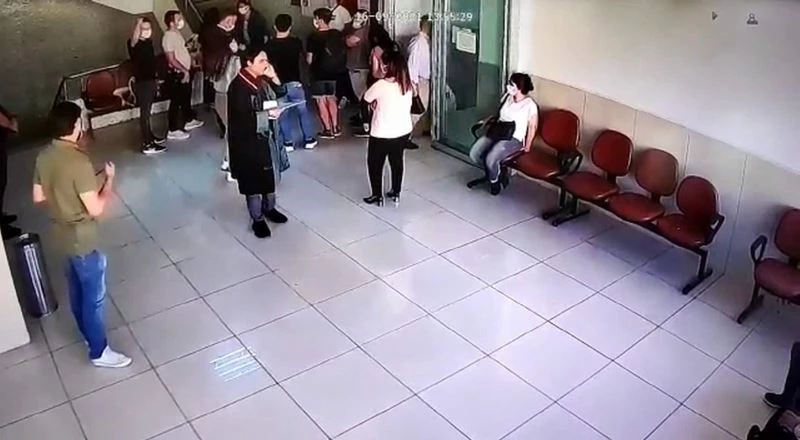 Duruşmaya katılmaya çalışan sahte avukat polisin dikkati sayesinde yakalandı
